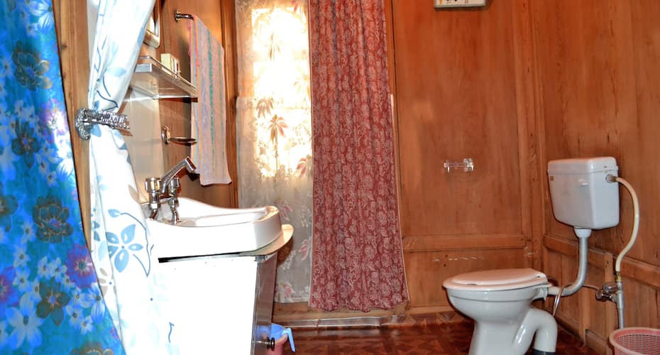 King of Kashmir Houseboat, Srinagar 5